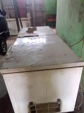 Jual freezer 1000 L pemakaian, kondisi masih aman dan bagus