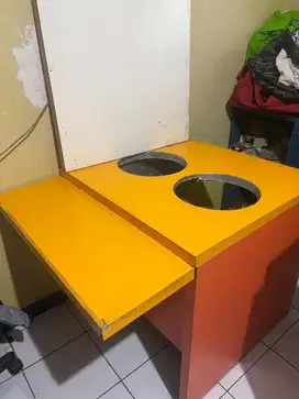 Meja Kayu Bekas Dagang