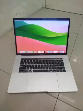 Macbook Pro 15-inch 2018 i7 16/512