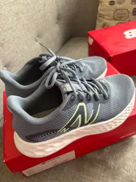 Sepatu running new balance grey uk 39