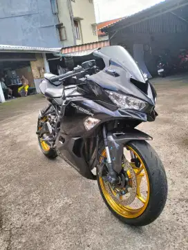 kawasaki ninja ZX25R tahun 2022