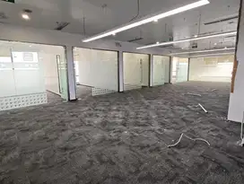 Sewa Kantor Sdh Partisi 392 m2 di SOHO Capital Central Park Jakbar