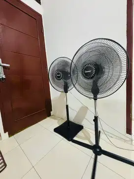 2 kipas angin berdiri Merk cosmos