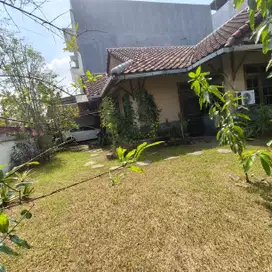 Rumah Dgn Lahan Yg Luas Di Harapan Indah Bekasi S8798