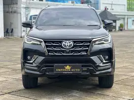 Toyota Fortuner 2.8 GR Sport Diesel Automatic Warna Hitam 2022 /2023