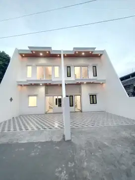 Rumah Baru 2 Lt  SHM Hak Milik  Di Lamper Tengah   Semarang Selatan