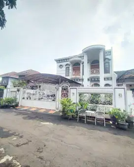 Hotsale Rumah Cantik Taman Luas di Pesanggrahan Petukangan Selatan Jak