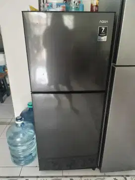 Dijual kulkas aqua