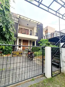 Rumah Bagus Ada Kolam Renang di Kemang Pratama Bekasi
