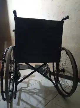 Kursi roda standar