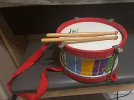 Mainan drum bekas