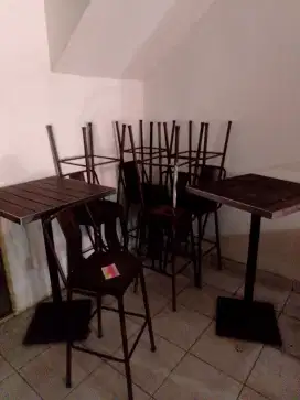 Meja kursi tinggi