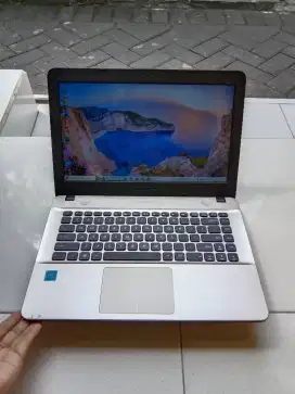 Jual Cepat Mulus RAM 4 GB sudah SSD NGEBUT Windows 10