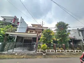 Rumah mewah 2,5 lantai  cantik siap huni di  kav Dki pondok kelapa