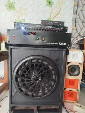 Di jual. Power ampli. +Salon 12In.Dua Normal