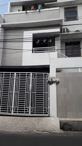 Dijual Rumah Minimalis 3 Lantai dekat Kampus Binus Rawa Belong Jak-Bar