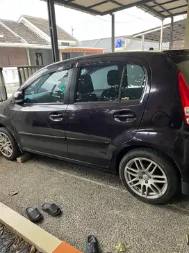 Daihatsu Sirion Ungu Deluxe-MT Ungu Metallic 2013