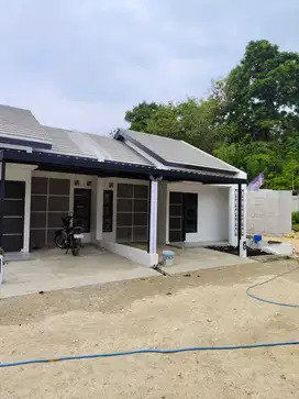 Rumah Bonus Kanopi Elegan Biar kendaraan aman ngga kepanasan/kehujanan