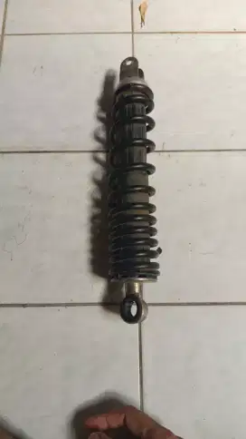 Jual saja shock belakang honda beat ori copotan minus di karetnya saja