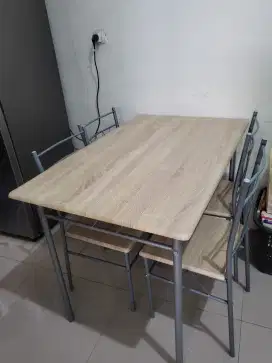 Dijual Meja Makan SELMA 4 Kursi Murah