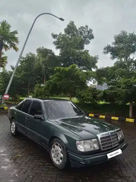 Mercedes-Benz E200 1988 Bensin