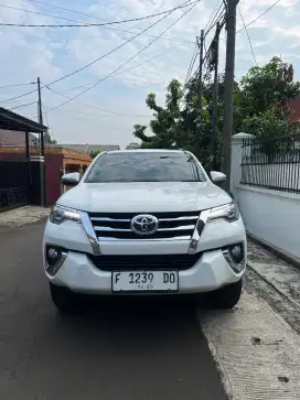 FORTUNER VRZ 2.4 AT  2019 PUTIH ORISINIl LUAR DALAM KONDISI ISTIMEWA