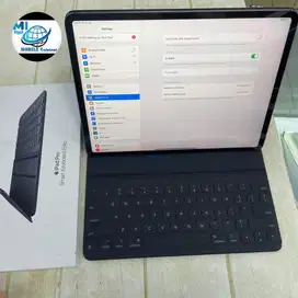 ipad pro 2018 3rd gen 256 celluler + wifi free smart keybord