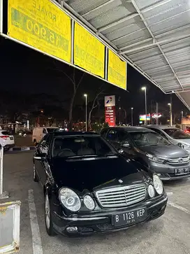 Mercedes-Benz E260 2004 Bensin