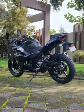 Kawasaki New Ninja 250 Fi 2 Cylinder thn 2022 Odo 600 Perak Koko Motor