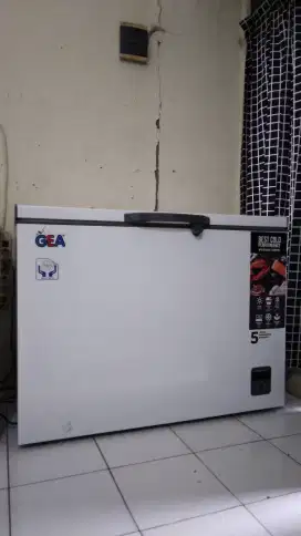 Freezer box GEA 330 liter