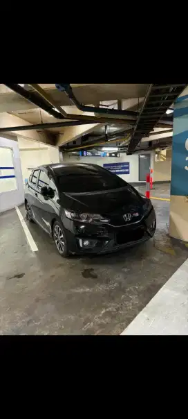 Jazz RS 1.5 AT warna Hitam