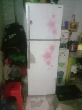 Dijual Kulkas Sharp 2 pintu