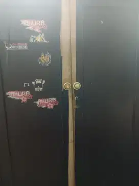 Lemari kayu bekas
