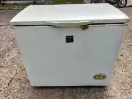Freezer box Sharp 200 liter beku normal