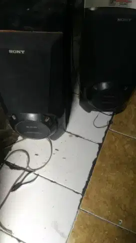 DIJUAL VCD  SONY DALAM KONDISI RUSAK SUDAH  LAMA TAK TERPAKAI