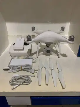 DJI Phantom 4 (Minus Baterai) – Kondisi Lengkap & Siap Terbang!