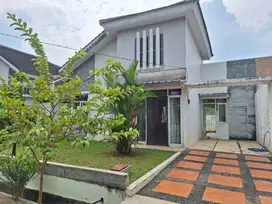 RUMAH DALAM CLUSTER di  2 jalur utama dalam cluster real estate