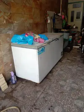 Dijual feezer.box orisinil GEA 600 LITER Orisinil