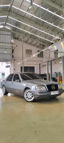 Mercedes-Benz E230 1991 Bensin