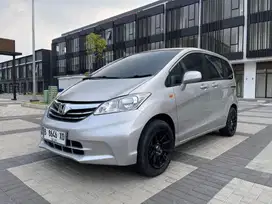 FREED 2013 SILVER PAJAK PANJANG TERAWAT SEKALI LOW KM SIAP PAKAI