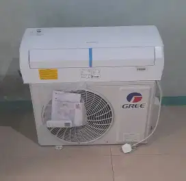 Jual ac gree 1/2 pk R32 terbaru 8 bln pakek mulus ori ful
