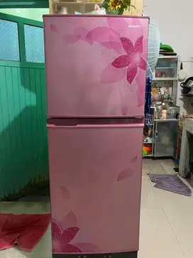 Kulkas Sharp 2 Pintu SJ-236 Pink Bunga