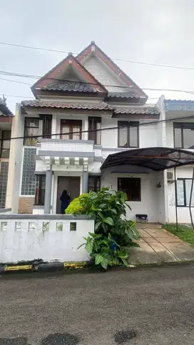 Dijual Rumah 2 lt Siap huni Terawat di Lippo Karawaci
