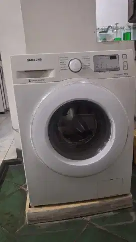 WW75K Front Load, AddWash dan Steam 7.5 Kg
