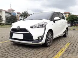 Toyota Sienta 1.5 V Bensin-AT 2017