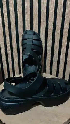 Sandal crocs preloved