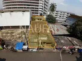 Di Jual rumah sangat strategis diapit universitas cocok untuk usaha