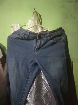 Celana panjang jeans wanita dewasa
