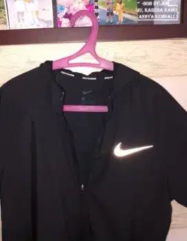 Jaket Running Nike Reflektif (logo menyala)