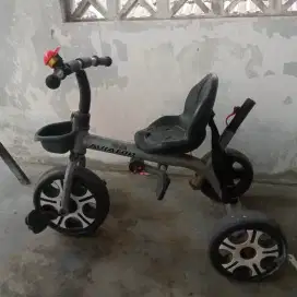 Sepeda Roda Tiga Bekas